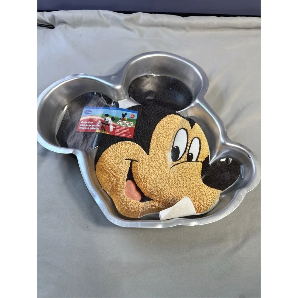 Wilton Mickey Mouse Head Cake Pan Disney Clubhouse 2105-7070 with Instructions